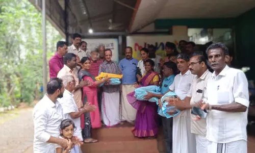 അഭയകേന്ദ്രത്തിൽ ഓണക്കോടി നൽകി ആഘോഷം
