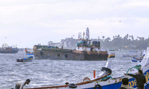 ശക്തമായ കാറ്റിൽ പരക്കെ നാശം; ജില്ലയിൽ റെഡ്​ അലർട്ട്