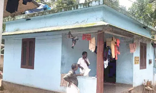 കണക്ഷൻ വിച്ഛേദിച്ചു; ഓണനാളിലും വൈദ്യുതിയില്ലാതെ മൂന്ന് ആദിവാസി കുടുംബങ്ങൾ