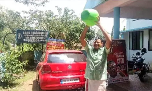 കുടിവെള്ളമില്ല; കൗൺസിലർ പരസ്യമായി കുളിച്ച്​ പ്രതിഷേധിച്ചു