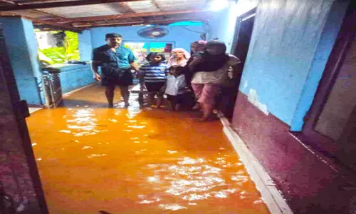 വീട്ടിൽ വെള്ളം കയറി; ആറംഗ കുടുംബം ദുരിതത്തിൽ