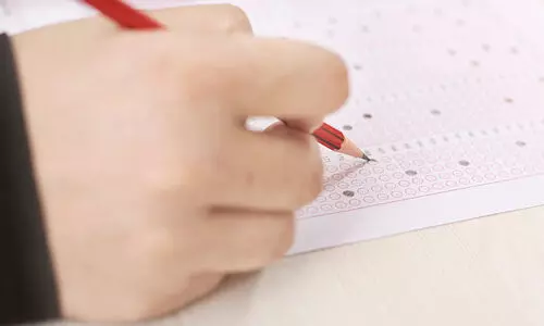 നീറ്റ് പരീക്ഷ: ഉത്തരക്കടലാസ് മാറിയെന്ന പരാതിയുമായി വിദ്യാർഥിനി