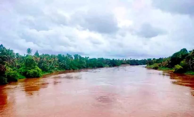 പറമ്പിക്കുളത്തുനിന്ന് കൂടുതൽ വെള്ളം; പെരിങ്ങൽക്കുത്തിൽ ആറ് ഷട്ടറുകൾ തുറന്നു പറമ്പിക്കുളത്തുനിന്ന് കൂടുതൽ വെള്ളം; പെരിങ്ങൽക്കുത്തിൽ ആറ് ഷട്ടറുകൾ തുറന്നു