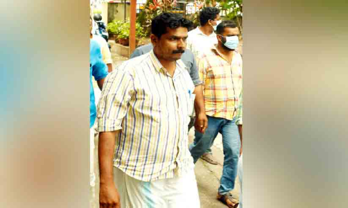 രാഷ്ട്രീയ സമ്മർദത്തിൽ പൊലീസ് കാഴ്ചക്കാരായി; വഴിമുട്ടിയതോടെ പ്രതികളുടെ കീഴടങ്ങൽ