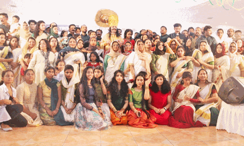 ഹ​ണി​ബീ​സ് ഓ​ണാ​ഘോ​ഷ​ത്തി​ന് തു​ട​ക്കം