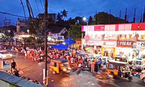 ഓണത്തിരക്ക്: നഗരത്തിൽ പാർക്കിങ് സംവിധാനം കുത്തഴിഞ്ഞു