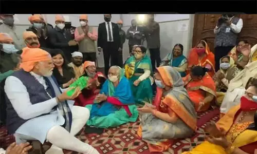 പോഷകാഹാരക്കുറവ് പരിഹരിക്കാൻ ഭജന ചൊല്ലണമെന്ന് മോദി; വിഡ്ഡിത്തമെന്ന് പ്രമുഖർ