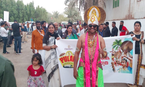 ഓണം ഗംഭീരമാക്കാൻ പ്രവാസികളും ഉത്രാടപ്പാച്ചിലിൽ