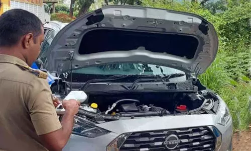 ഷോറൂമിലെ പുത്തൻ കാർ സ്​പീഡോമീറ്റർ വി​ച്ഛേദിച്ച് നിരത്തിലിറക്കി; ഡീലർക്ക് ലക്ഷം രൂപ പിഴ