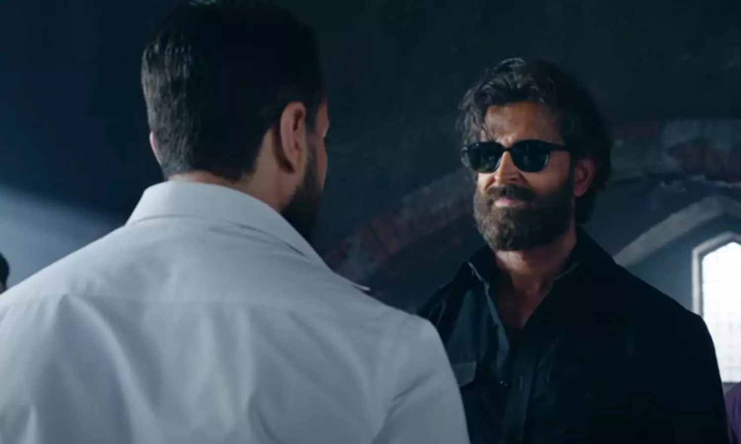 വീര്യം കുറയാതെ വിക്രമും വേദയും; ഹിന്ദി റീമേക്ക് ട്രെയിലർ സൂപ്പർഹിറ്റ്