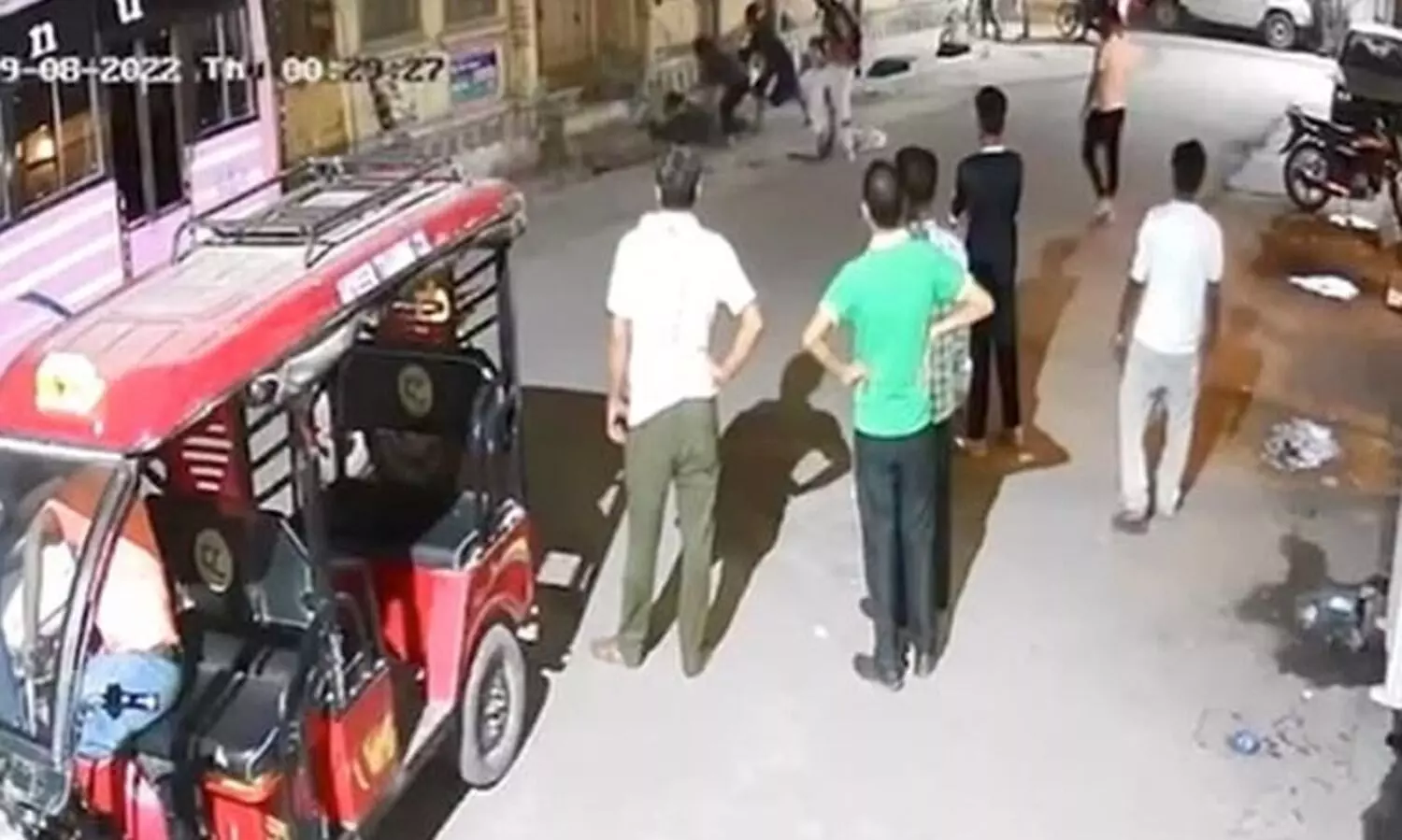 സുവർണ ക്ഷേത്രത്തിന് സമീപം പുകയില ഉപയോഗിച്ചെന്ന്; യുവാവിനെ നിഹാങ്കുകൾ കുത്തിക്കൊലപ്പെടുത്തി