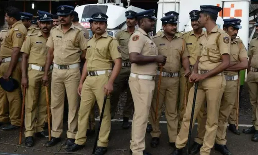 ഭർത്താവിനെ പൊലീസ് മർദിച്ചു; അന്തർ സംസ്ഥാന തൊഴിലാളിയുടെ ഭാര്യ ആത്മഹത്യക്ക് ശ്രമിച്ചു ഭർത്താവിനെ പൊലീസ് മർദിച്ചു; അന്തർ സംസ്ഥാന തൊഴിലാളിയുടെ ഭാര്യ ആത്മഹത്യക്ക് ശ്രമിച്ചു