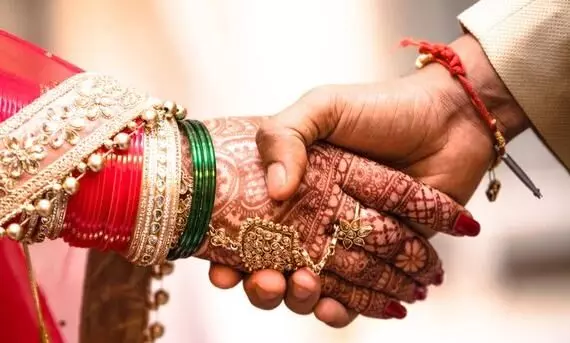 വിവാഹം കഴിച്ച് വഞ്ചിച്ചതായി കണ്ണൂർ സ്വദേശിക്കെതിരെ പരാതി