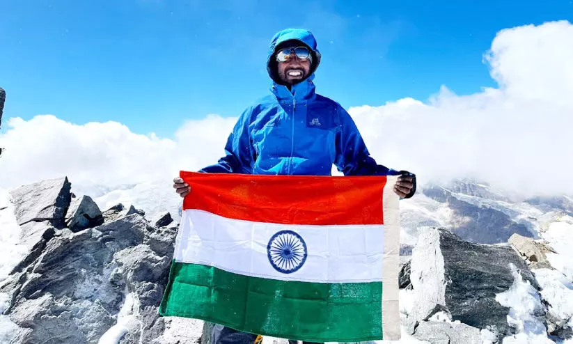 ഹിമാലയത്തില്‍ ദേശീയപതാക പാറിച്ച് അർജുൻ പാണ്ഡ്യൻ