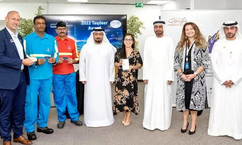 എക്സ്പോ തൊഴിലാളികൾക്ക് ആദരവായി ഡിസ്കൗണ്ട് കാർഡ്