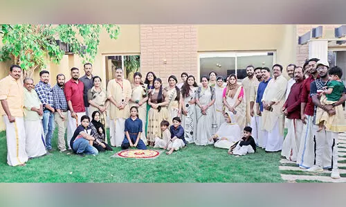 ഓണമാഘോഷിച്ച് നജ സിനിമയുടെ അണിയറ പ്രവർത്തകർ ഓണമാഘോഷിച്ച് നജ സിനിമയുടെ അണിയറ പ്രവർത്തകർ