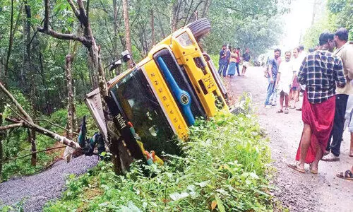 പയ്യനാട് തോട്ടുപൊയിലിൽ ലോറി മറിഞ്ഞു
