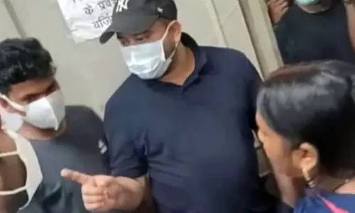 ഡോക്ടർമാരില്ല, വാർഡുകളിൽ നായകളുടെ വിഹാരം; മിന്നൽ സന്ദർശനത്തിൽ ഞെട്ടി തേജസ്വി