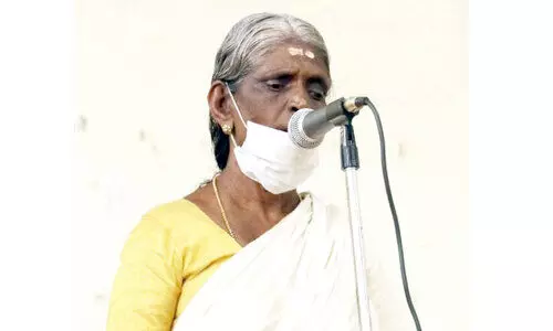 ഓണപ്പാട്ട് മത്സരത്തിൽ ആവേശമായി 72കാരി ഓണപ്പാട്ട് മത്സരത്തിൽ ആവേശമായി 72കാരി