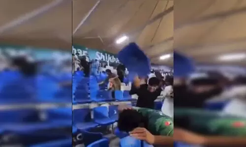 ഗ്രൗണ്ടിലെ അടി തീർന്നപ്പോൾ ഗാലറിയിൽ അഫ്ഗാൻ ആരാധകരുടെ അടിച്ചു തകർക്കൽ