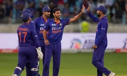 അഫ്ഗാൻ മുന്നേറ്റനിര പൊളിച്ചടുക്കി ഭുവനേശ്വർ; അഞ്ചു വിക്കറ്റ്; ഇന്ത്യക്ക് 101 റൺസ് ജയം അഫ്ഗാൻ മുന്നേറ്റനിര പൊളിച്ചടുക്കി ഭുവനേശ്വർ; അഞ്ചു വിക്കറ്റ്; ഇന്ത്യക്ക് 101 റൺസ് ജയം