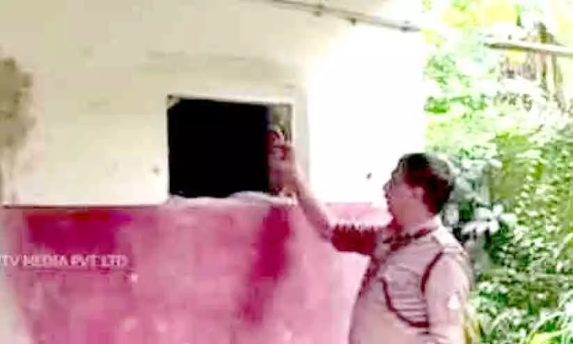 കല്ലാച്ചിയിൽ റെക്സിൻ കടയിൽ മോഷണം കല്ലാച്ചിയിൽ റെക്സിൻ കടയിൽ മോഷണം