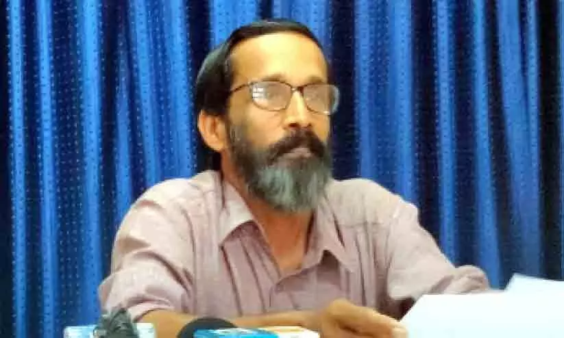 വി​ര​മി​ച്ച​ശേ​ഷ​വും വി​ശ്ര​മ​മില്ല; ശാസ്ത്രപരീക്ഷണവുമായി ദിനേഷ് മാഷ് കേരളയാത്രയിൽ