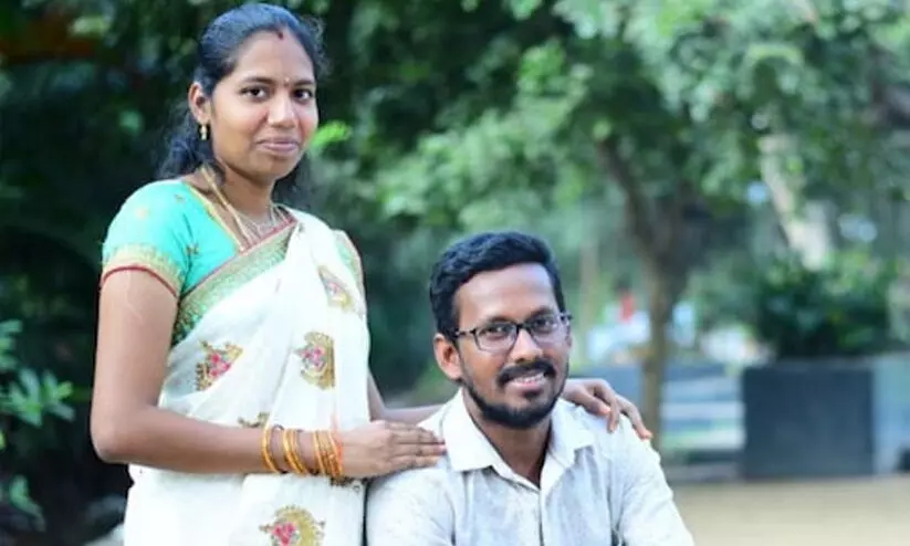 മോർഫ് ചെയ്ത ചിത്രങ്ങൾ അയച്ച് ഓൺലൈൻ ലോൺ ആപ്പ് സംഘത്തിന്റെ ഭീഷണി; ദമ്പതികൾ ജീവനൊടുക്കി മോർഫ് ചെയ്ത ചിത്രങ്ങൾ അയച്ച് ഓൺലൈൻ ലോൺ ആപ്പ് സംഘത്തിന്റെ ഭീഷണി; ദമ്പതികൾ ജീവനൊടുക്കി