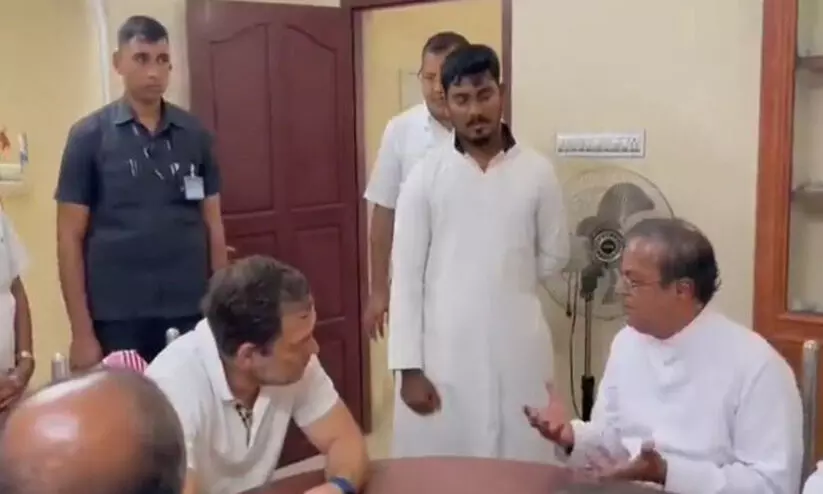 ഭാരത് ജോഡോ യാത്രക്കിടയിൽ വിദ്വേഷ പ്രാസംഗികനായ പാസ്റ്ററെ സന്ദർശിച്ച് രാഹുൽ ഭാരത് ജോഡോ യാത്രക്കിടയിൽ വിദ്വേഷ പ്രാസംഗികനായ പാസ്റ്ററെ സന്ദർശിച്ച് രാഹുൽ