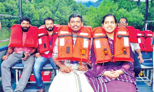 Tonikadav Kariyathumpara boat tour