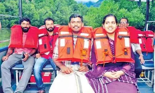Tonikadav Kariyathumpara boat tour