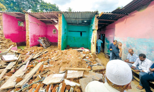 Bangalore Merchants Associations helping hand in flood-hit Ramanagara