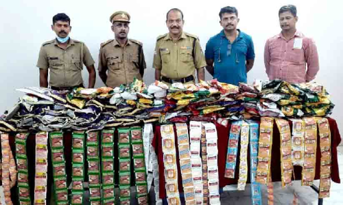 ട്രെയിനിൽ കടത്തിയ പുകയില ഉൽപന്നങ്ങളും മദ്യവും പിടികൂടി