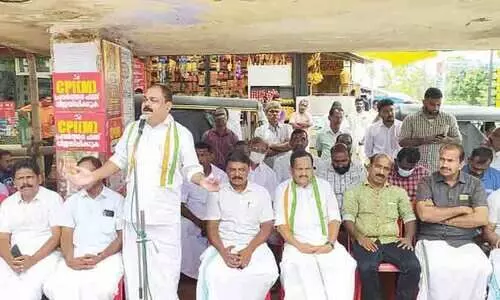 വർണക്കുടയുടെ പേരിൽ ധൂർത്തെന്ന് എം.പി. വിൻസെന്‍റ്