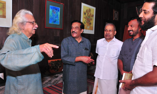 പിണറായി രാഹുല്‍ ഗാന്ധിയെ കേരളാതിർത്തിയിൽ സ്വീകരിക്കണമായിരുന്നുവെന്ന് അടൂര്‍ ഗോപാലകൃഷ്ണൻ