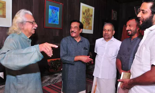 പിണറായി രാഹുല്‍ ഗാന്ധിയെ കേരളാതിർത്തിയിൽ സ്വീകരിക്കണമായിരുന്നുവെന്ന് അടൂര്‍ ഗോപാലകൃഷ്ണൻ