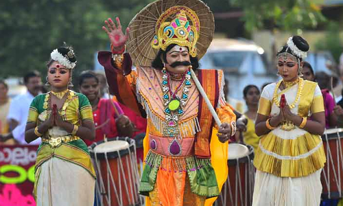 അനന്തപുരി കാത്തിരിക്കുന്ന വർണാഭമായ ഓണംഘോഷയാത്ര തിങ്കളാഴ്ച