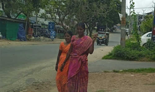 തിരുവോണത്തിനും അട്ടപ്പാടി ചീരക്കടവിലെ  ആദിവാസികൾ പൊലീസ് സ്റ്റേഷനിൽ