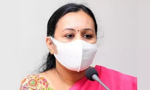 അപകടത്തിൽപെട്ടവരെ ആശുപത്രിയിലാക്കി ആരോഗ്യമന്ത്രി