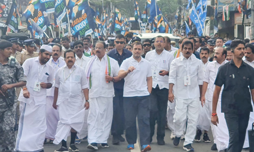 ചേർന്നൊഴുകിയും ആവേശം വിതറിയും രാഹുലിന്റെ ജോഡോ യാത്ര ചേർന്നൊഴുകിയും ആവേശം വിതറിയും രാഹുലിന്റെ ജോഡോ യാത്ര