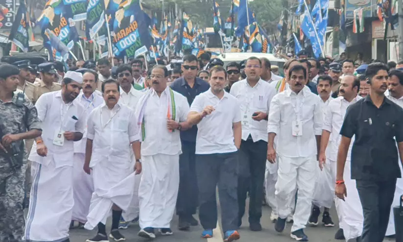 ചേർന്നൊഴുകിയും ആവേശം വിതറിയും രാഹുലിന്റെ ജോഡോ യാത്ര ചേർന്നൊഴുകിയും ആവേശം വിതറിയും രാഹുലിന്റെ ജോഡോ യാത്ര