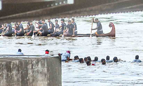 ചാമ്പ്യൻ പട്ടം അച്ചാംതുരുത്തിന്; മഴയിലും ആവേശമായി ചാലിയാർ വള്ളംകളി