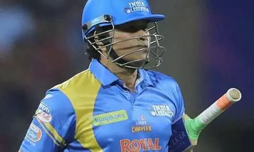 സചിന്റെ ലോഫ്റ്റഡ് ഷോട്ടിന് ആർത്തുവിളിച്ച് കാണികൾ; വീണ്ടും ബാറ്റെടുത്ത് ഇന്ത്യൻ താരങ്ങൾ