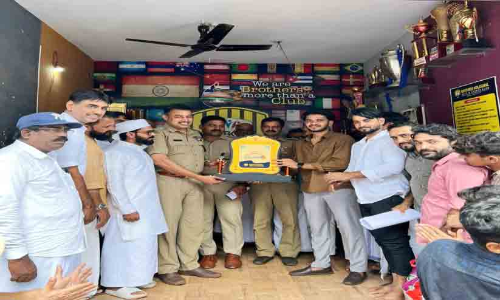 ലഹരിക്കെതിരായ പോരാട്ടം: ഡിവൈ.എസ്.പിയെ ആദരിച്ചു