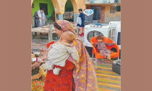 വെള്ളപ്പൊക്കത്തിൽ വലഞ്ഞ മുസ്ലീം കുടുംബങ്ങൾക്ക് അഭയമായി പാകിസ്താനിൽ ഹിന്ദു ക്ഷേത്രം