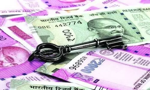 ഓണത്തിന്‍റെ പതിവ്​ ചെലവുകൾ പോലും താങ്ങാനാകാതെ കാലിയായി​ ഖജനാവ്​