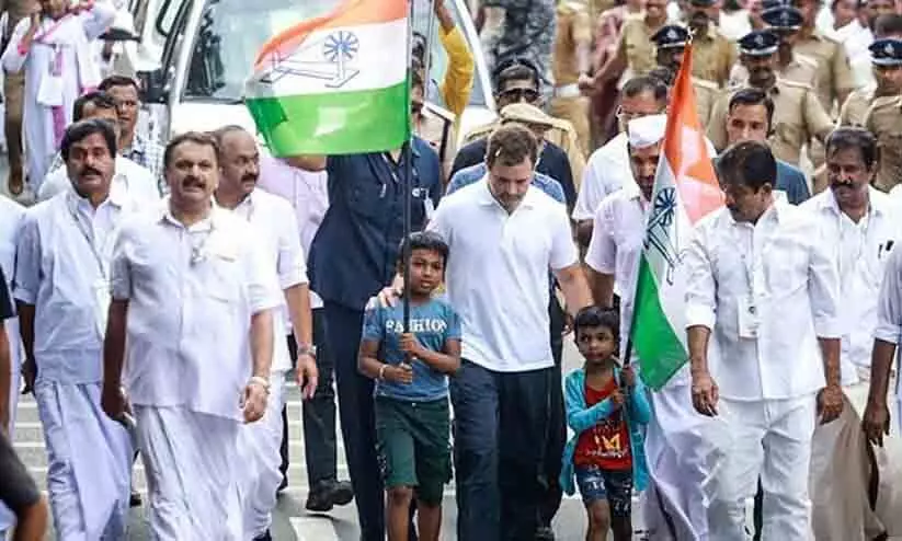 Rahul Gandhi meet viyinjham protesters Rahul Gandhi meet viyinjham protesters