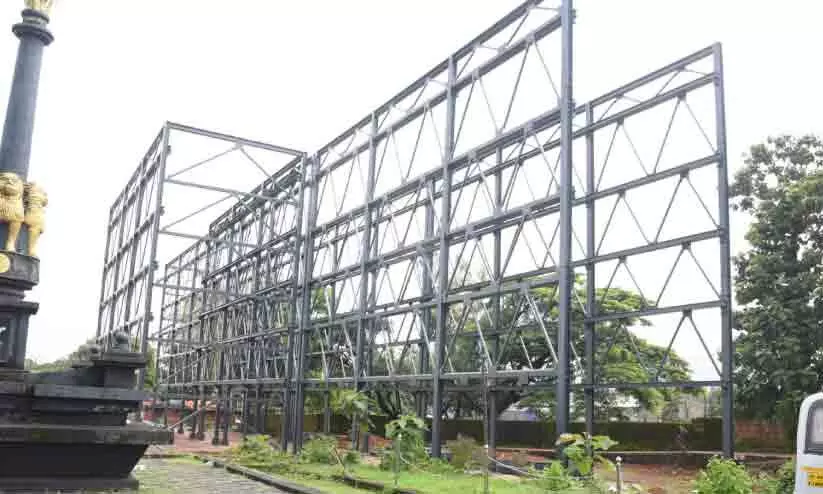 പാർക്കിങ് കേന്ദ്രം നിർമാണത്തിന് മന്ദഗതി പാർക്കിങ് കേന്ദ്രം നിർമാണത്തിന് മന്ദഗതി