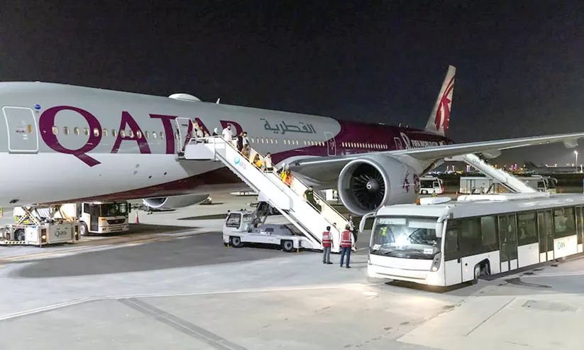 ഷട്ടിലടിച്ച് ഈജിപ്ഷ്യൻ കാണികൾ ഷട്ടിലടിച്ച് ഈജിപ്ഷ്യൻ കാണികൾ