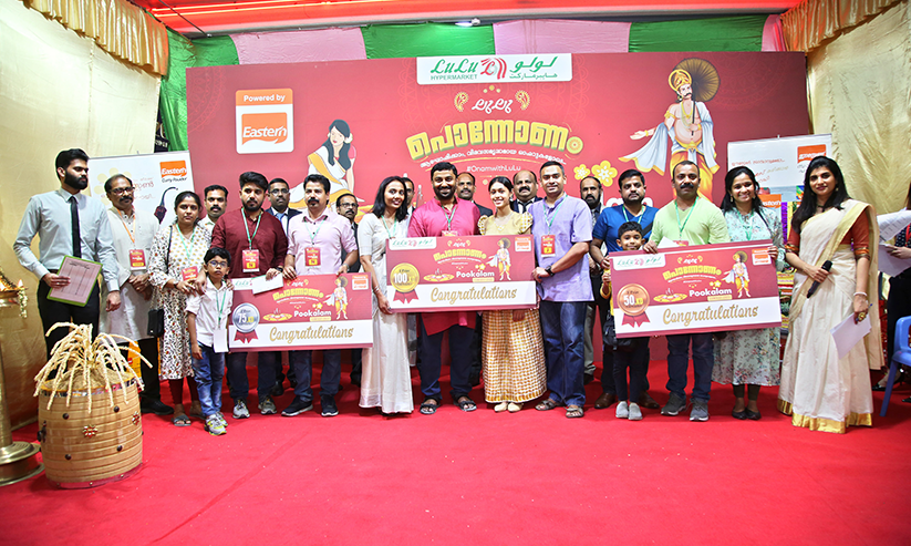 പുലിയും പൂക്കളവുമായി ഓണം ആഘോഷമാക്കി ലുലു പുലിയും പൂക്കളവുമായി ഓണം ആഘോഷമാക്കി ലുലു